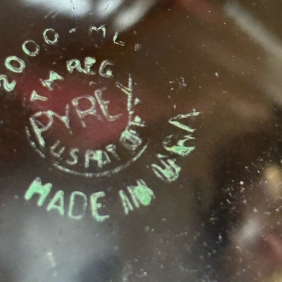 Vintage Pyrex Carafe - Picture 8 of 8